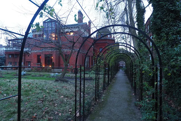 Leighton House